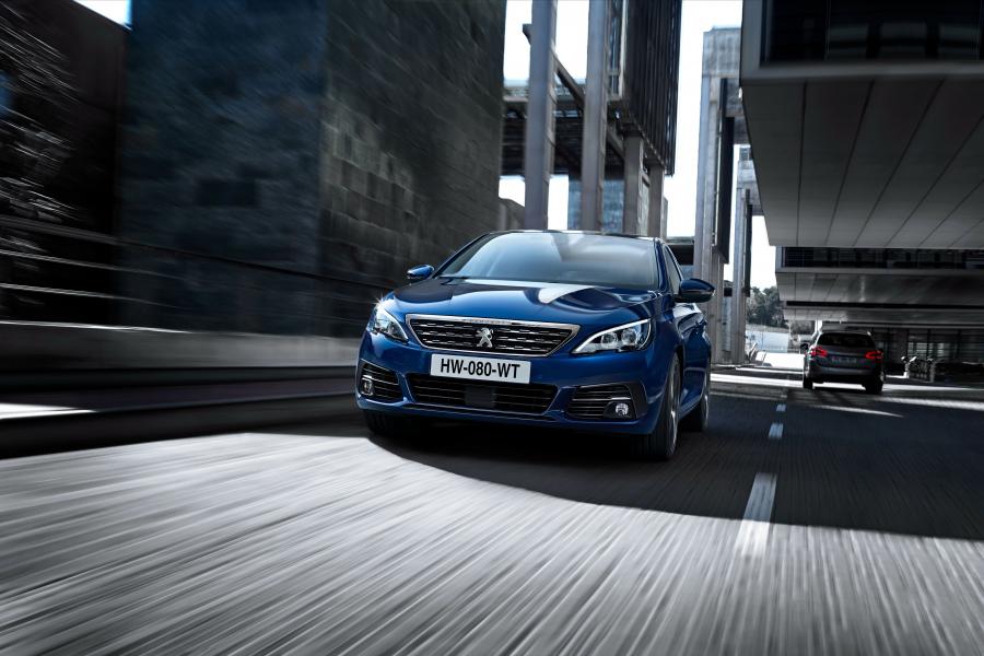  Peugeot 308 GT 2017 года  (WW) (фото 6 из 18)